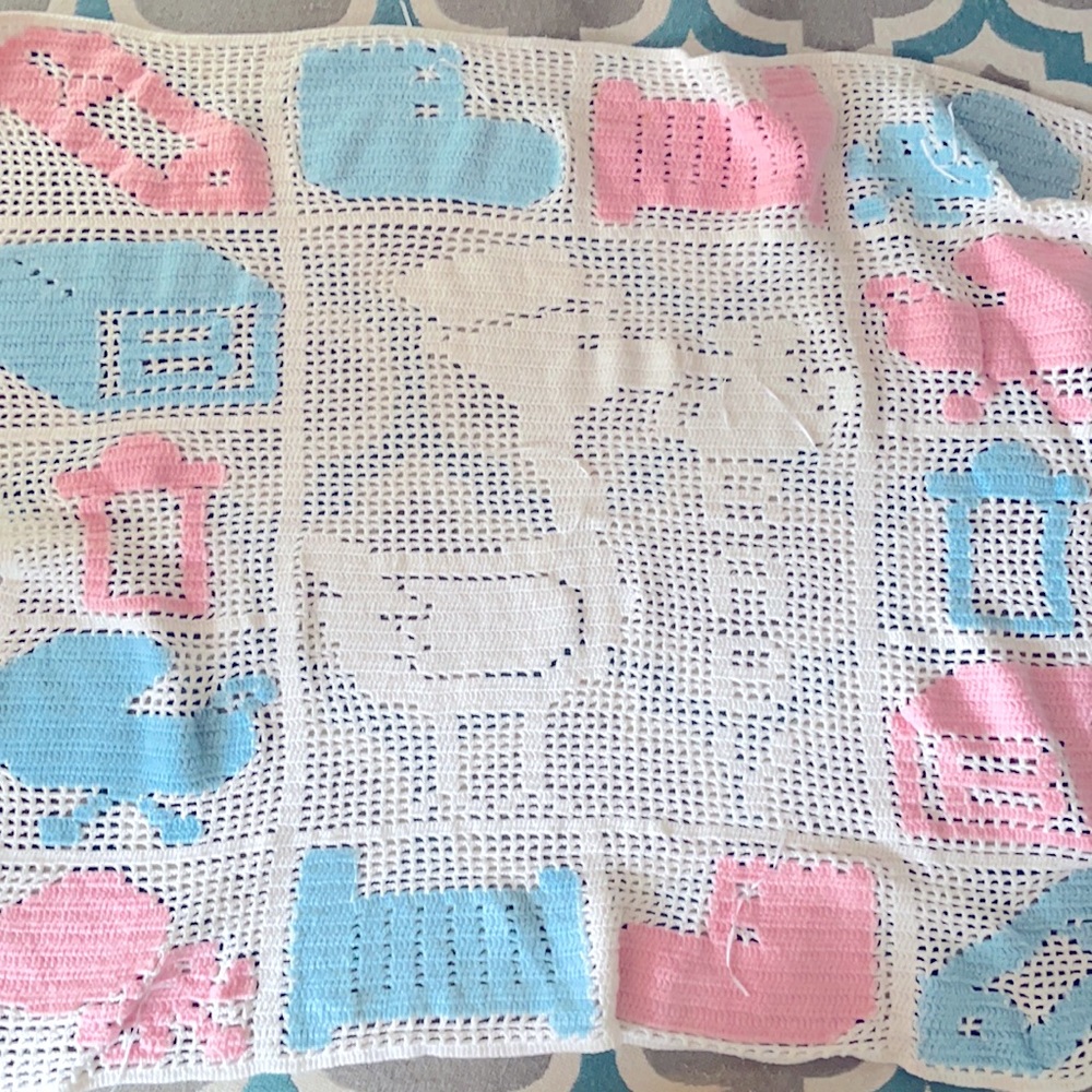 Vintage crochet baby blanket EUC